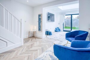 34-inch TV with digital channels