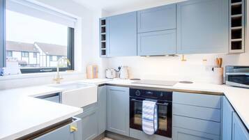 House (2 Bedrooms) | Private kitchen | Microwave, oven, highchair