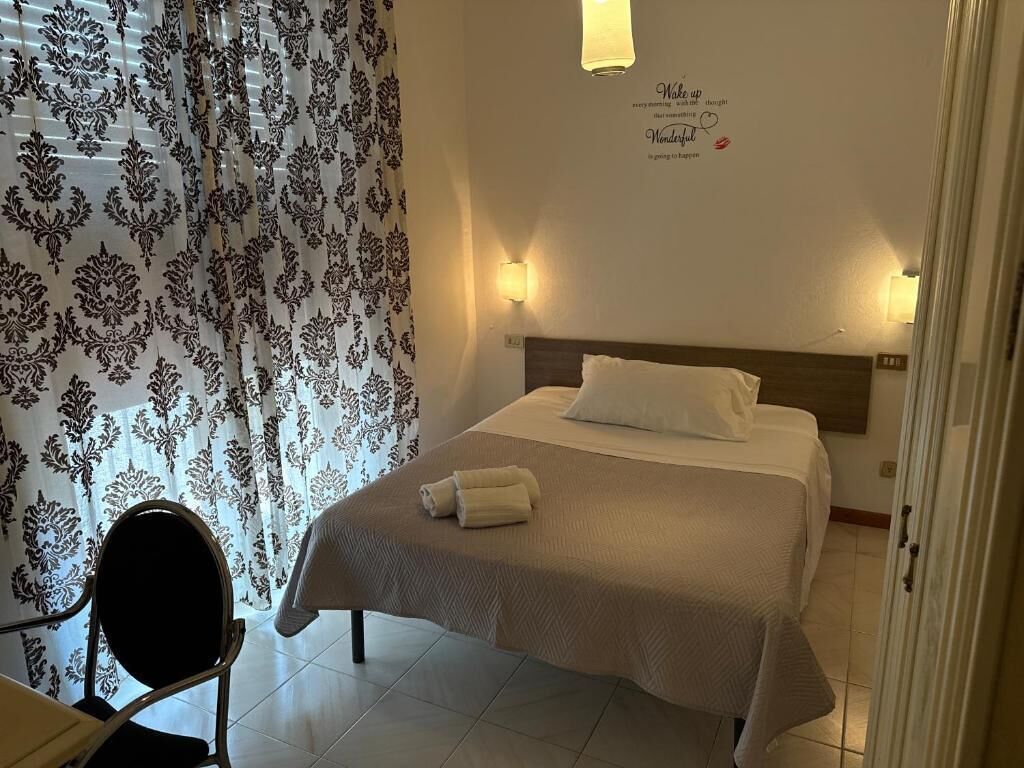 Classic Single Room, Balcony, City View | Meja, Wi-fi percuma 