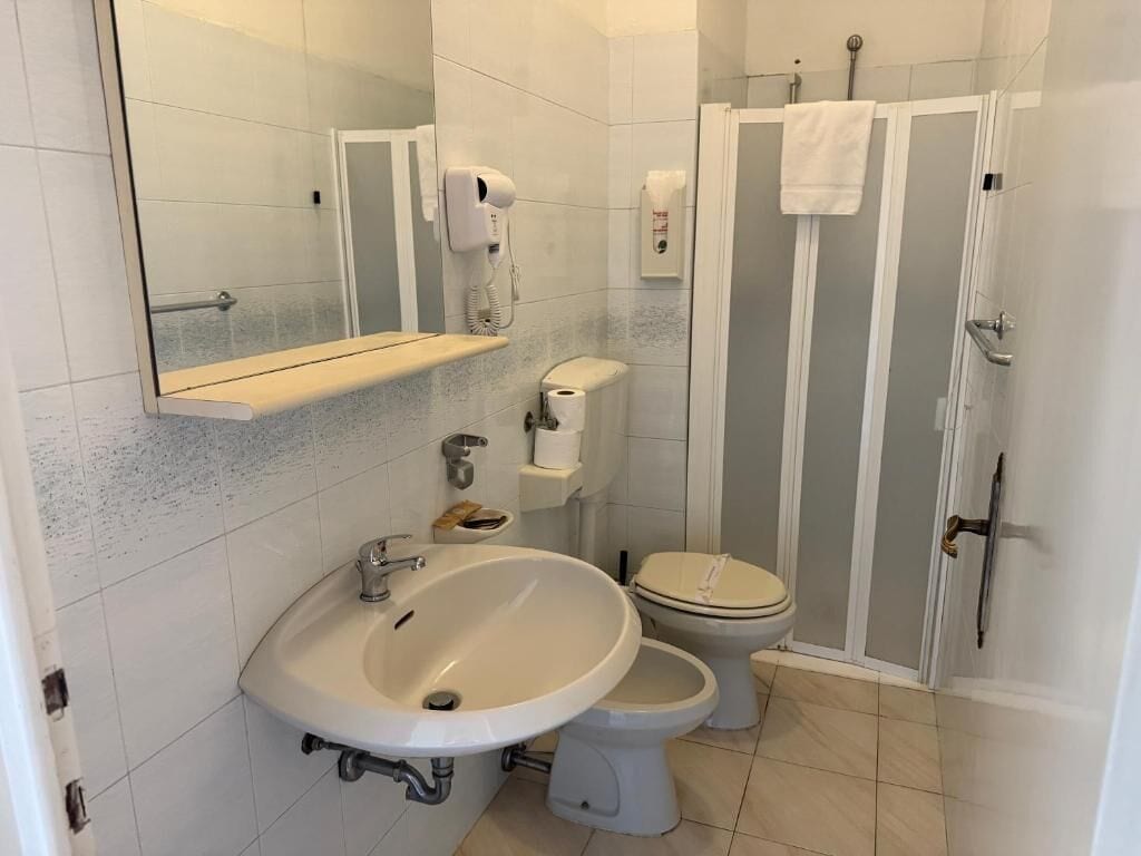Classic Triple Room, Balcony, City View | Bathroom | Shower, free toiletries, hair dryer, towels