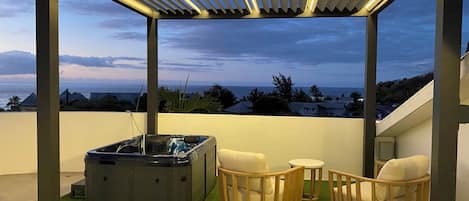 Luxury Suite, Sea View | Terrace/patio