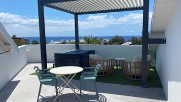 Luxury Suite, Sea View | Terrace/patio