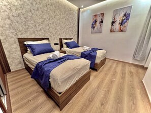 2 عدّة غرف نوم ومكواة/لوح كي وواي فاي مجانًا وملاءات أسرّة