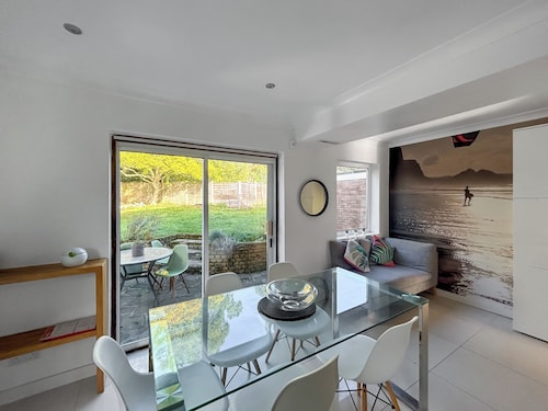 4 bedroom accommodation in Sarisbury Green, Southampton