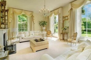 Smart TV, fireplace, DVD player