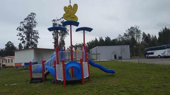 منزل صغير - غرفتا نوم - بشرفة - منظر للحديقة | منطقة الأطفال