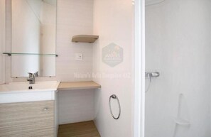 Bungalow, 2 Bedrooms, Balcony, Garden View | Bathroom - Casa Nature's Avlis Bungalow 4XZ (Alcobaça)