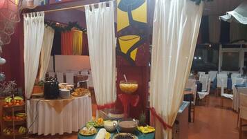 Bungalow, 2 Bedrooms, Balcony, Garden View | Dining