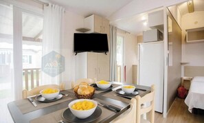 Bungalow, 2 Bedrooms, Balcony, Garden View | Dining room - Casa Nature's Avlis Bungalow 4XZ (Alcobaça)