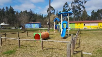 Bungalow, 2 habitaciones, balcón, vistas al jardín | Zona infantil