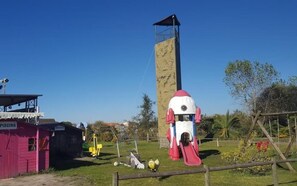 บังกะโล, 2 ห้องนอน, ระเบียง, วิวสวน | พื้นที่เล่นสำหรับเด็ก