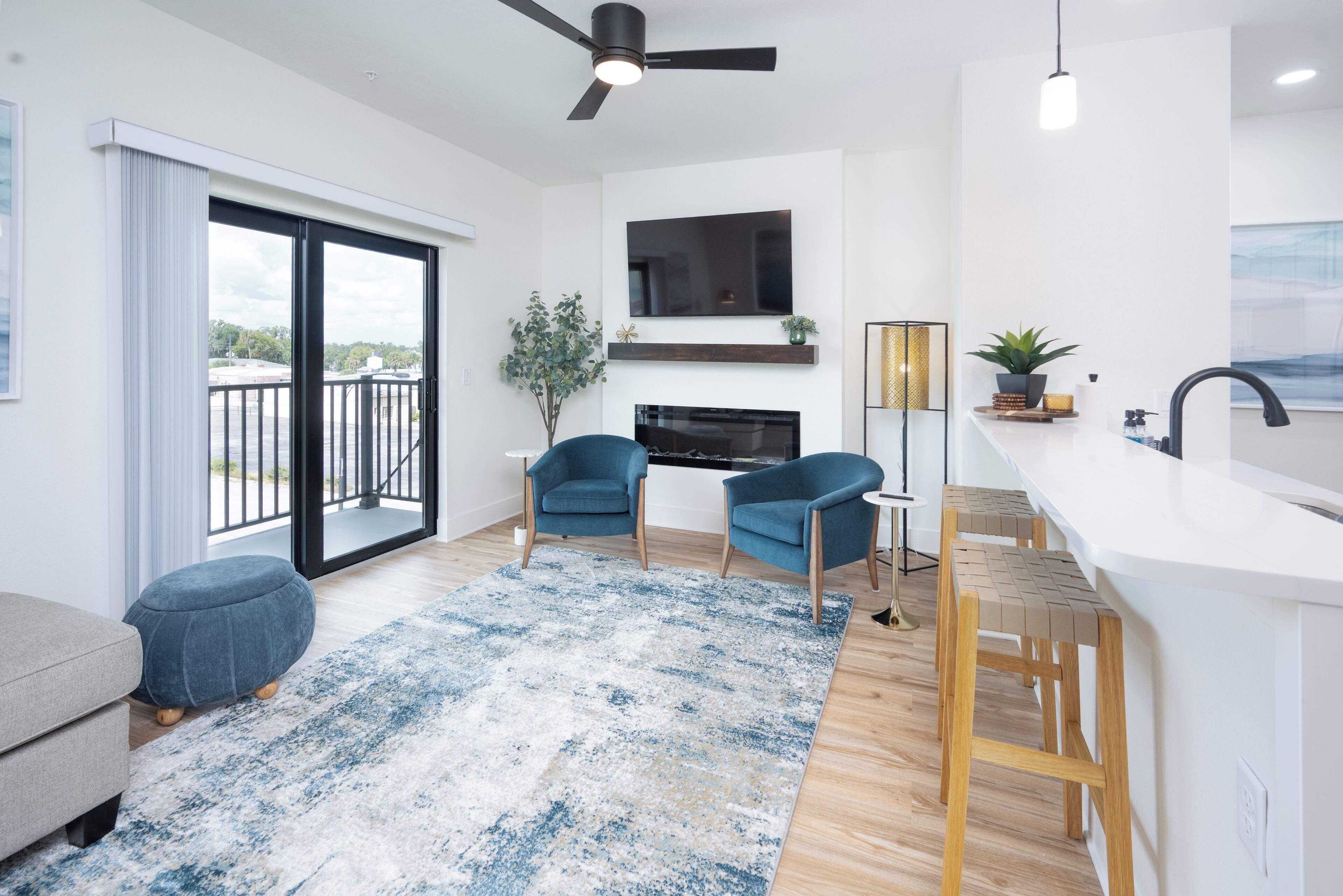 Télévision, cheminée