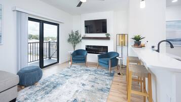 Télévision, cheminée