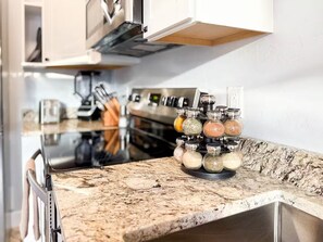 Private kitchen - Phenomenal Downtown Two Queen Suite w/Futon & Tub (Idaho Falls)