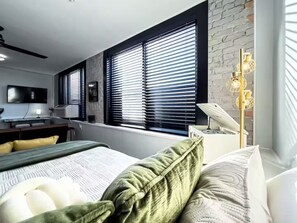 Iron/ironing board, WiFi, bed sheets - Breathtaking Luxury Suite w/Fold-out Futon & Bench (Idaho Falls)