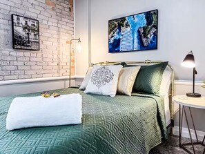 2 chambres, fer et planche à repasser, Wi-Fi, draps fournis