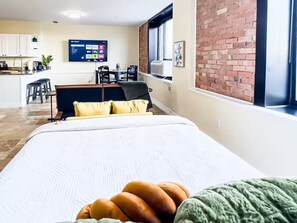 Iron/ironing board, WiFi, bed sheets - Stunning Modern Suite w/ Fully Stocked Kitchen (Idaho Falls)