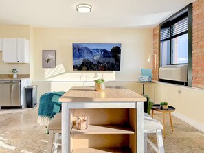 Interior - Charming 1-bedroom apartment with fitness room and AC in Idaho Falls (Idaho Falls)