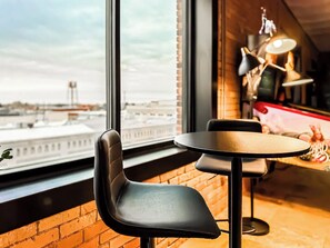 Dining - S. Penthouse w/Arcade, Pool Table, Sauna & Massage (Idaho Falls)