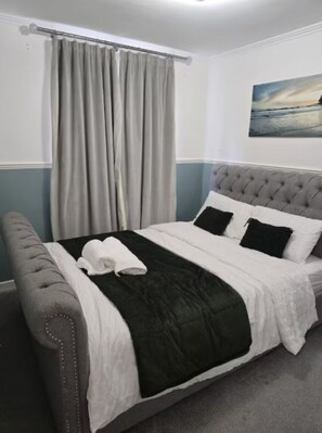 5 bedrooms, free WiFi, bed sheets