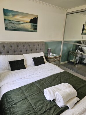 5 bedrooms, free WiFi, bed sheets