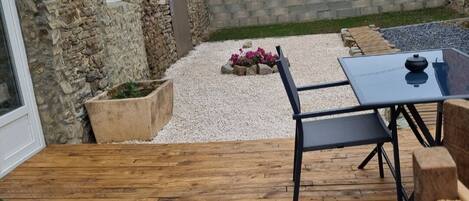 屋外ダイニングエリア