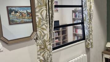 1 Schlafzimmer, BĂŒgeleisen/BĂŒgelbrett, kostenloses WLAN, BettwĂ€sche