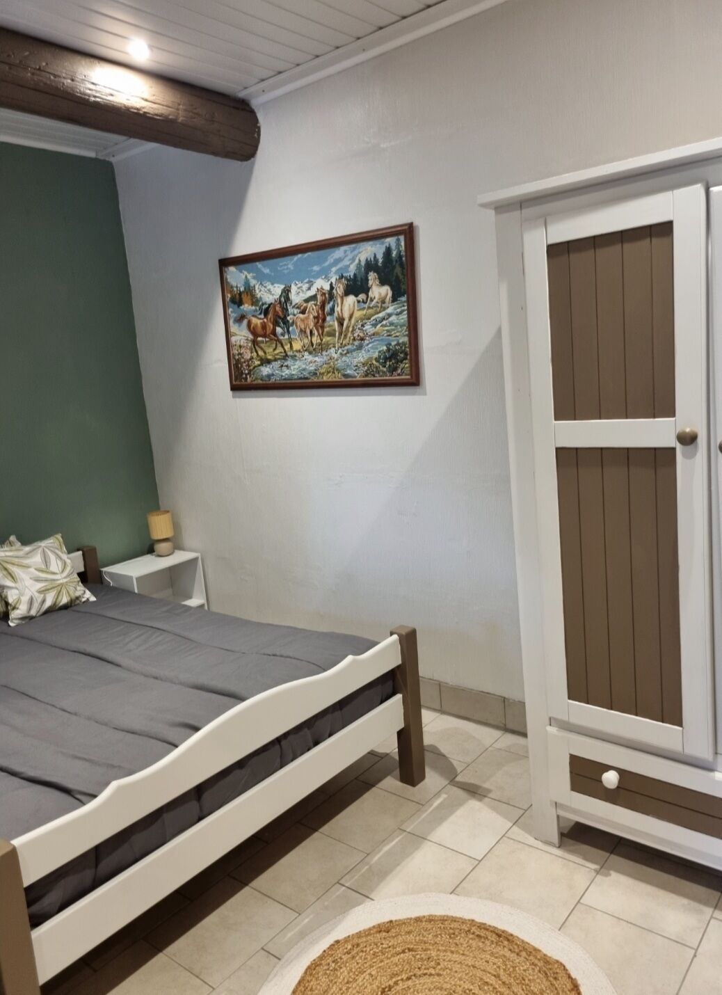 1 slaapkamer, een strijkplank/strijkijzer, gratis wifi, beddengoed