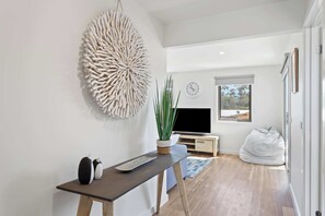 Televisión y chimenea 