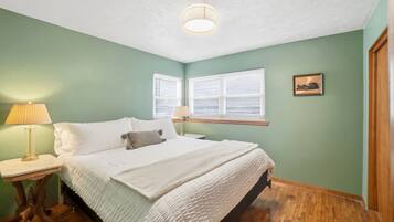 3 bedrooms, desk, travel crib, free WiFi