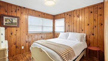 3 bedrooms, desk, travel crib, free WiFi