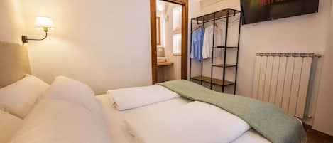 Economy Double or Twin Room | Minibar, in-room safe, blackout curtains, free WiFi