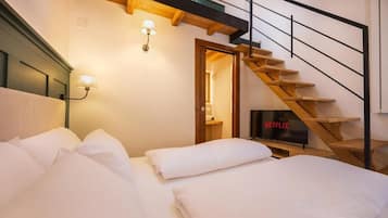 Tremannsrom – deluxe, fjellutsikt | Minibar, safe på rommet, blendingsgardiner og wi-fi (inkludert)