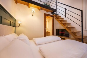Deluxe Triple Room, Mountain View | Minibar, in-room safe, blackout curtains, free WiFi - 36 Slow Living Rooms  (Pescasseroli)
