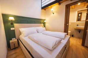 Kolmen hengen deluxe-huone, vuoristonäköala | Minibaari, tallelokero huoneessa, pimennysverhot, ilmainen Wi-Fi