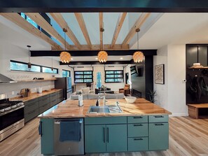 Private kitchen - Maple House - Your Dream House on Badin Lake (New London)