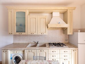 Apartment | Private kitchen - Apartment With air Conditioning and Terrace (Castelsardo)