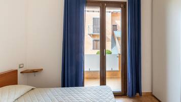 Apartment | 2 bedrooms, individually furnished, bed sheets