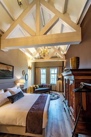 Junior Suite, Sauna, Harbor View | In-room safe, blackout drapes, soundproofing, iron/ironing board