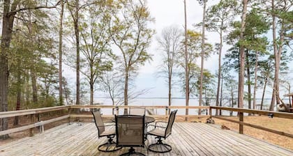 LaRue's Private Lakeside Cottage