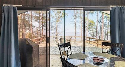 LaRue's Private Lakeside Cottage
