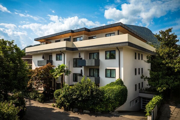 Exterior - 739H goldfinger+suites I Apartment Unique 18 (Lana)