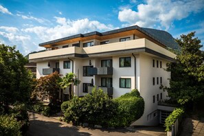 Exterior - 739L goldfinger+suites I Apartment Unique 24 (Lana)