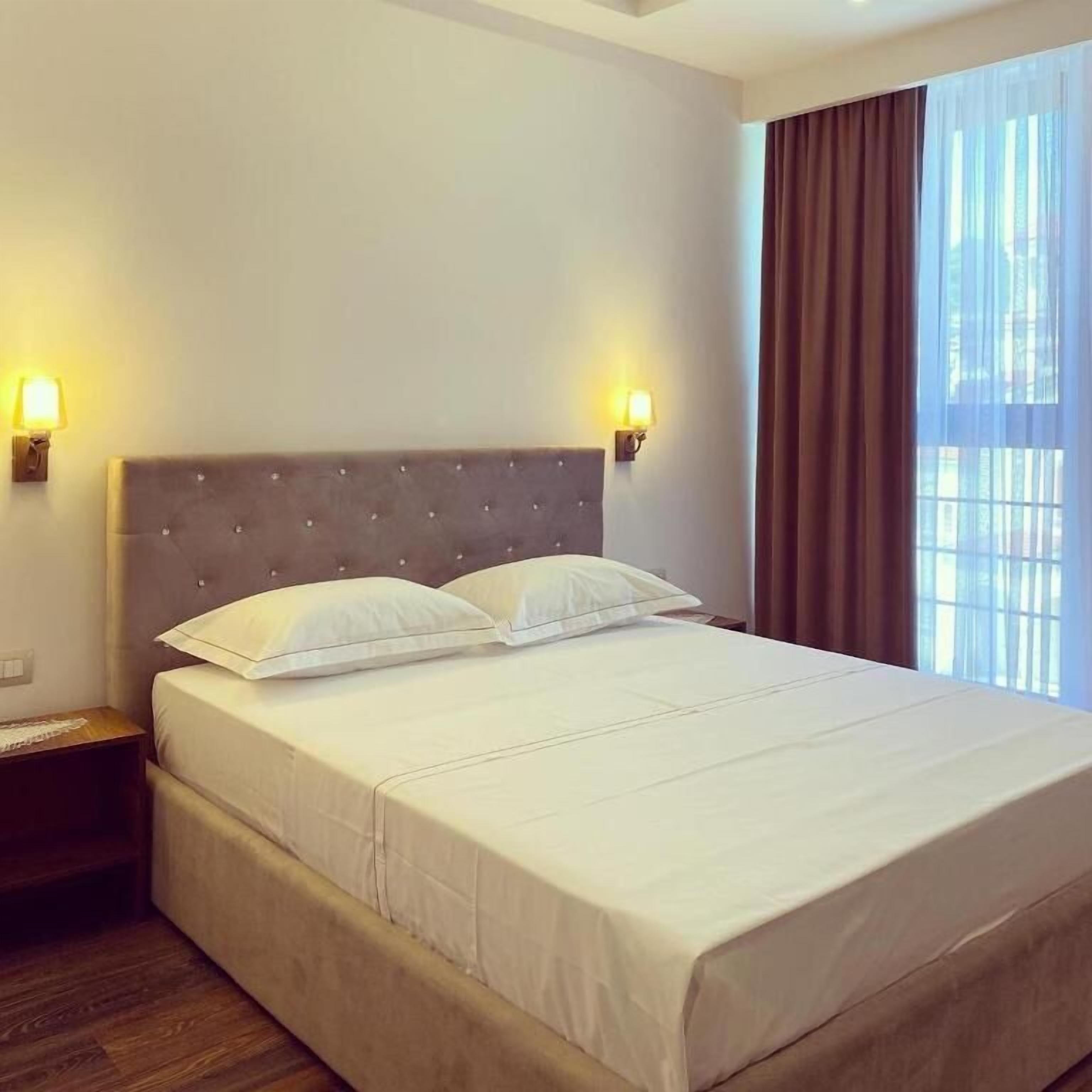 Desk, bed sheets, wheelchair access