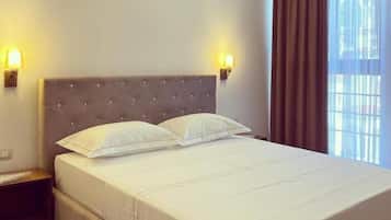 Desk, bed sheets, wheelchair access