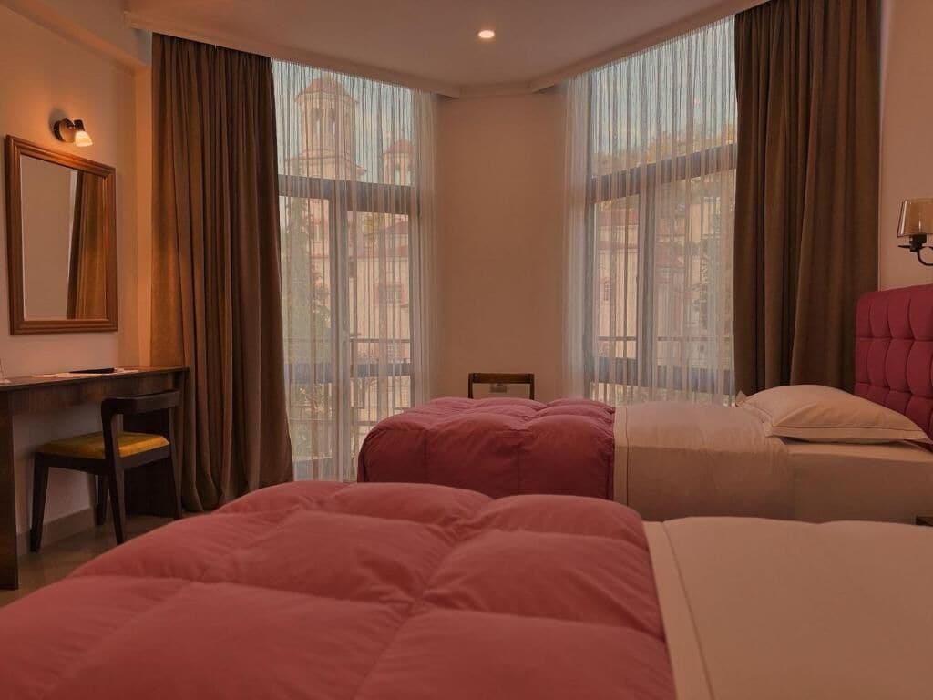 Basic Triple Room | Desk, bed sheets, wheelchair access