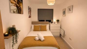 2 bedrooms, desk, iron/ironing board, travel crib
