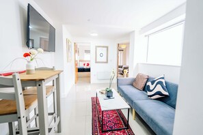 TV, books - 2 Bedrooms - Fast Wifi - Near the City Centre (Cardiff)