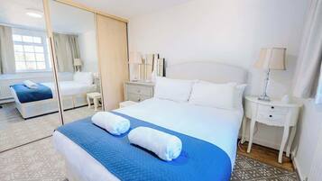 3 Schlafzimmer, Schreibtisch, Bügeleisen/Bügelbrett, WLAN