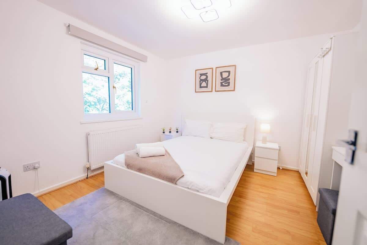 3 soverom, skrivebord, strykejern/-brett og wi-fi